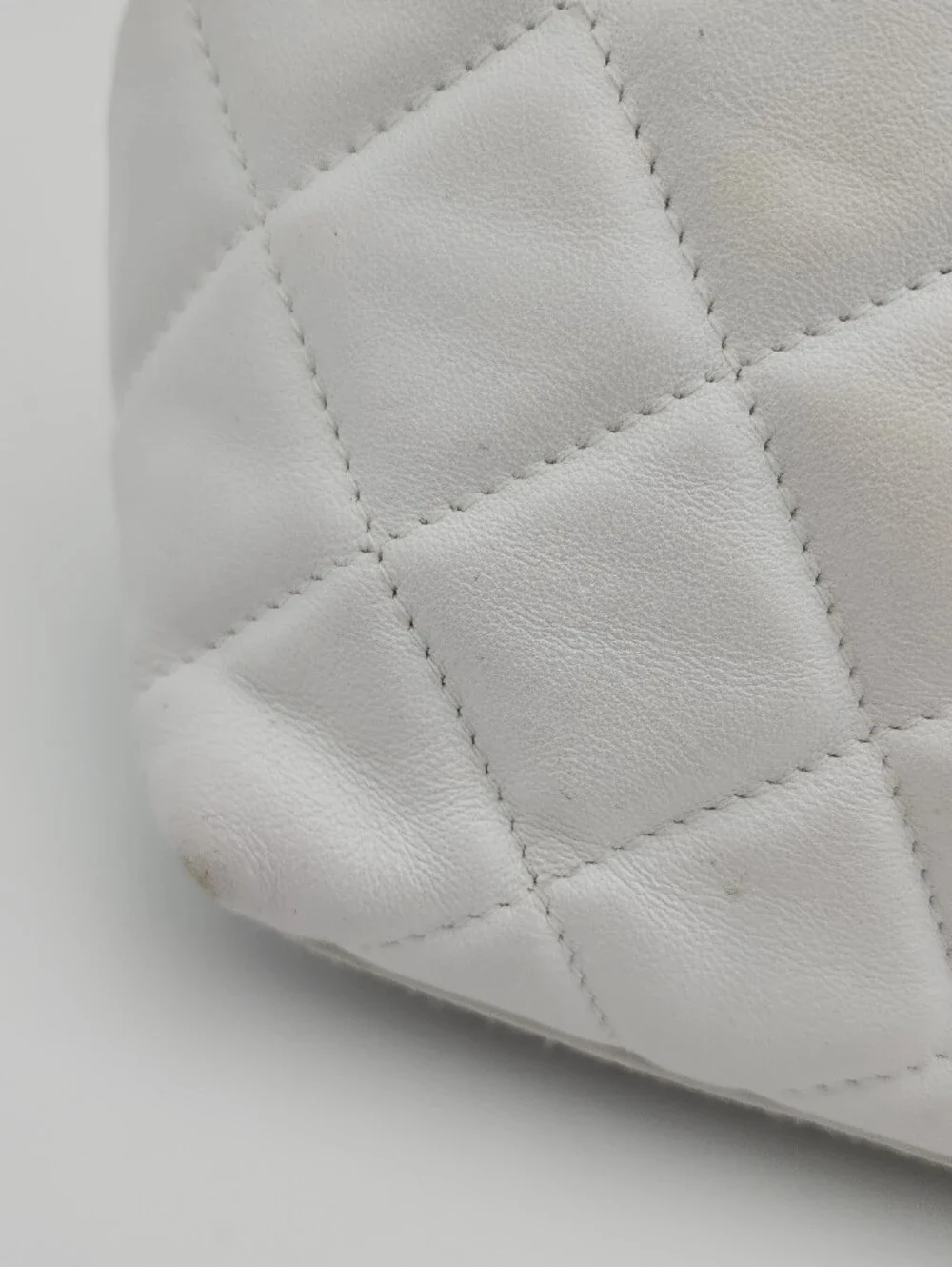 Giani Bernini Quilted White Leather Shoulder Bag with Gold Chain Strap